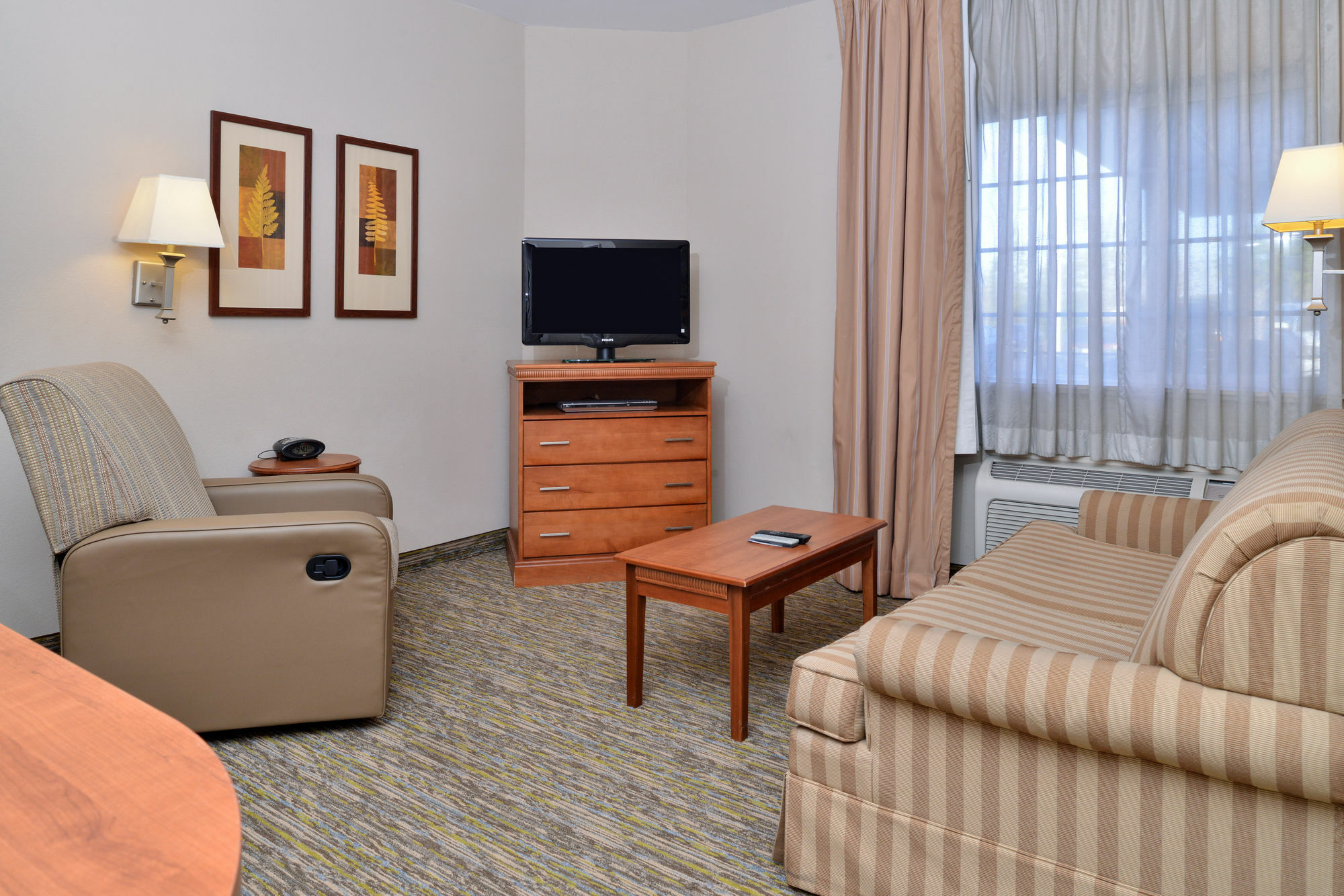 Candlewood Suites Charleston-Northwoods By Ihg Норт-Чарлстон Екстер'єр фото